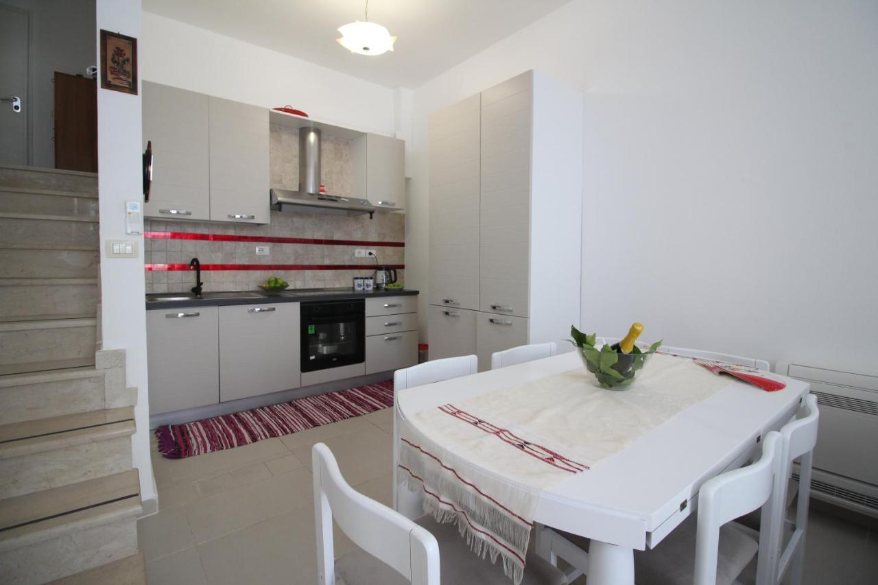 The Bay Apartments ساراندا المظهر الخارجي الصورة